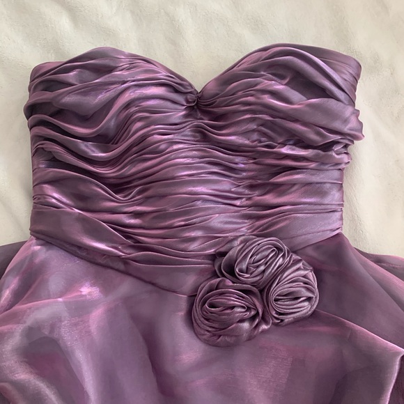 Beautiful mini dress - Picture 2 of 3